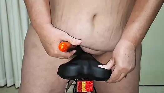 Rode den Sitz meines NEUEN Fahrrades, bis ich überall SQUIRTET habe.