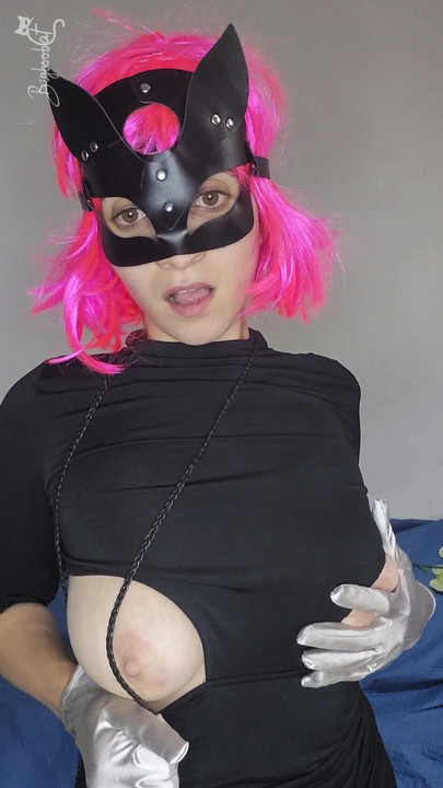 Descubra meu prazer com minha máscara de gatinha e peitões