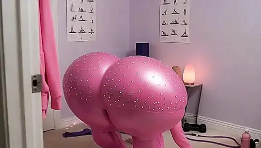 Voluptuous Pink Yoga Girl with Massive Ass Strips to Thong