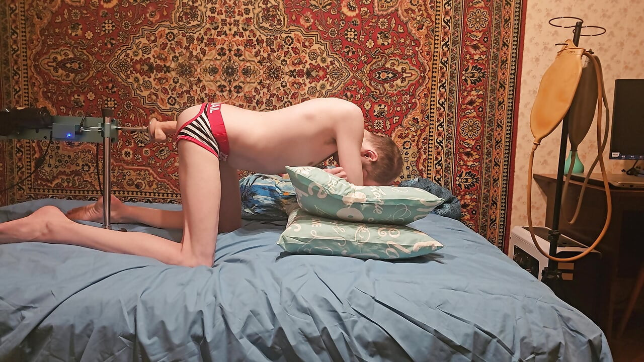 Sasha Earth - orgasm anal cu mâinile libere și mașină de sex cu înregistrare de acasă, amator