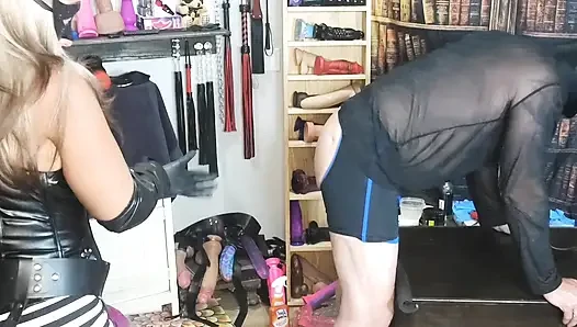 DOMME BLONDIE STRETCHES A SLAVES ASSHOLE WIDE