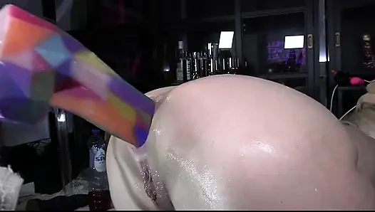 Çok azgınım o kadar azgınım ki deliklerimi sikmeyi bırakamıyorum