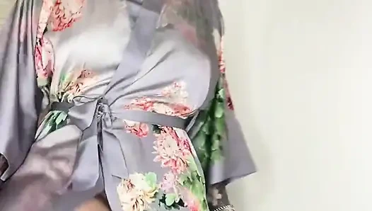 Paige hat dich in ihrem zimmer beim schnüffeln an ihrem höschen erwischt