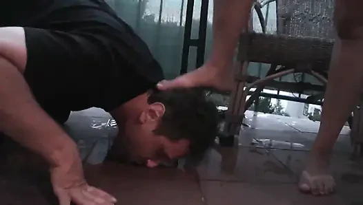 Шел дождь так лижи пол сучка!