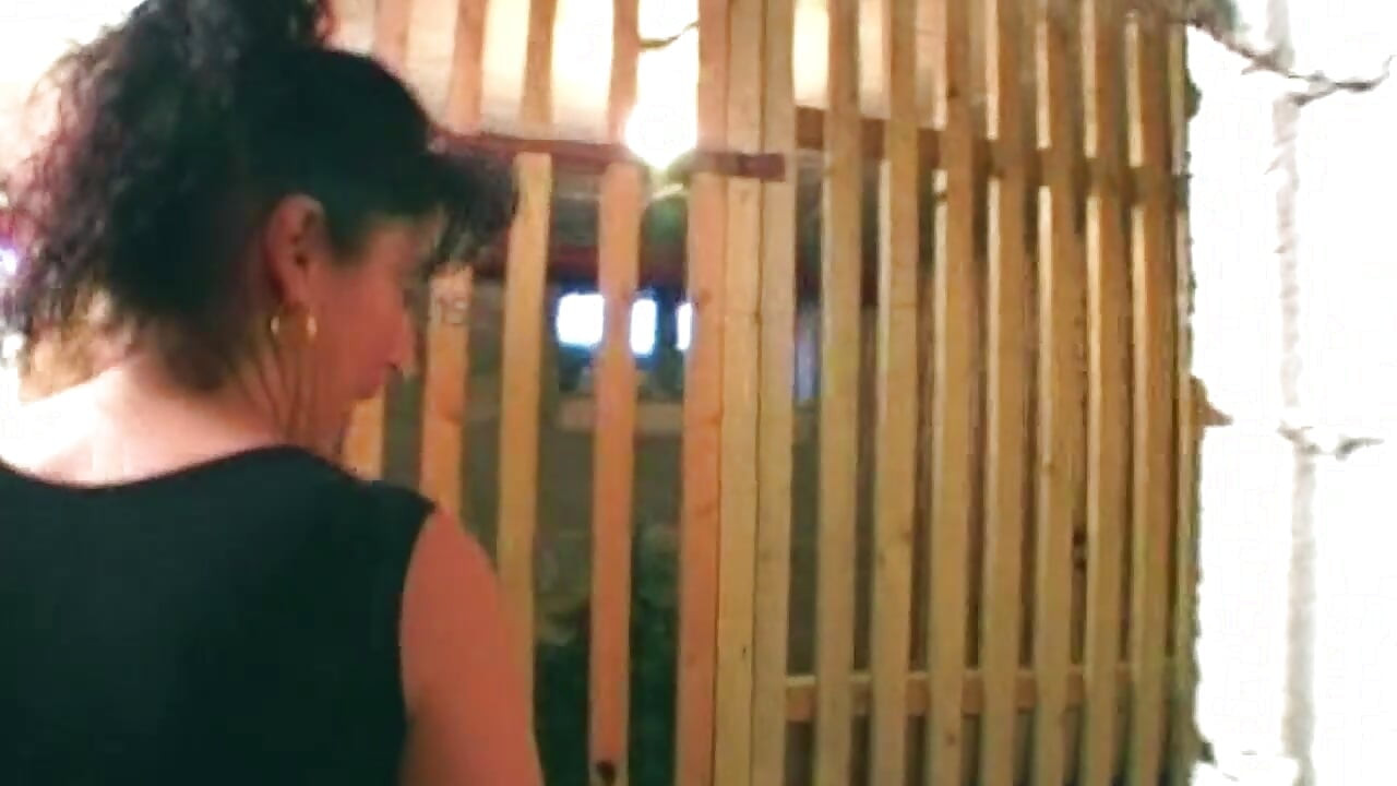 Madura puta fistando enorme coño goteando leche gruesa