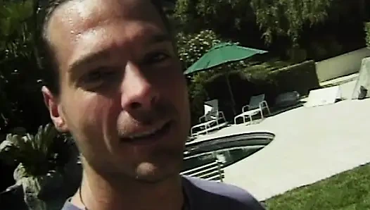 Pesta mahasiswa antar rassische di kolam renang