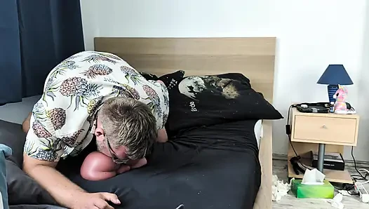 Alex lastik götüne boşalıyor