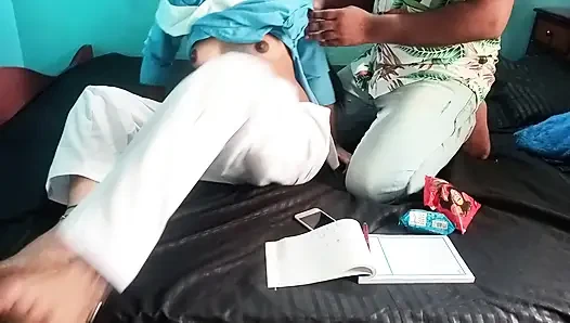 Hintli liseli kız mms seks (18+)