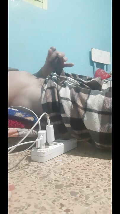 سحب القضيب من فتحة في البنطال