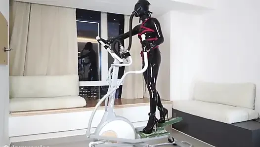 Mz27 - gadis ini diikat dengan lateks di treadmill