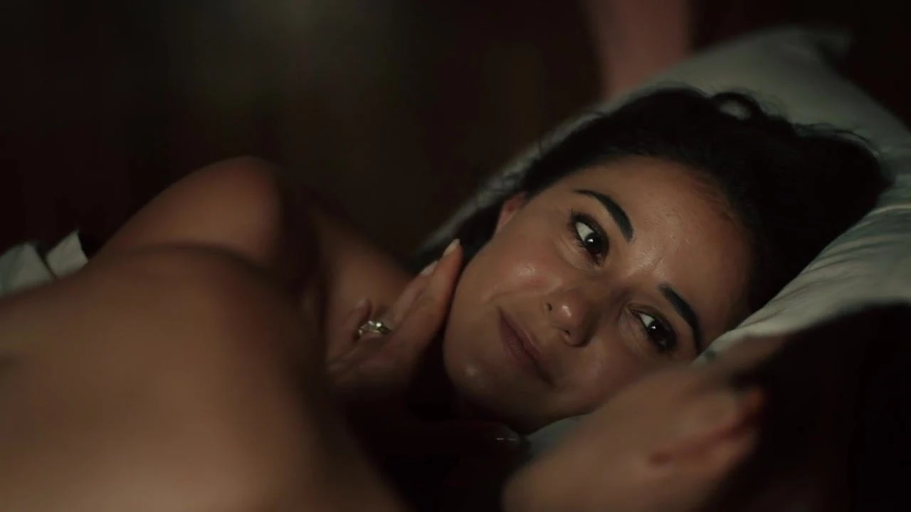 Emmanuelle Chriqui, Kadee Strickland - κλειστά μάτια s01e01