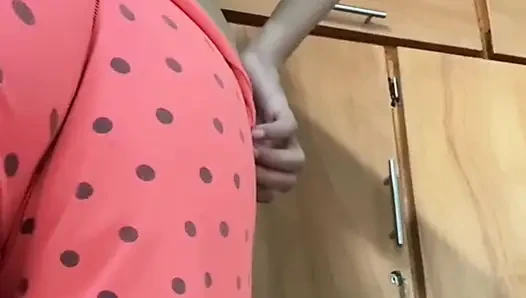 Gadis 18 tahun dengan tubuh aduhai dalam video amatir asli