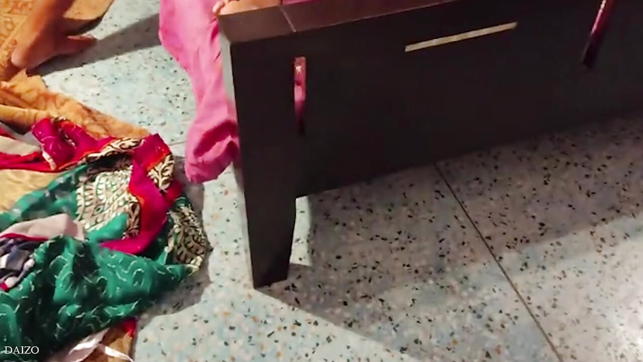 Karısını en iyi arkadaşıyla aldatıyor ve sikişirken videoyu izliyor