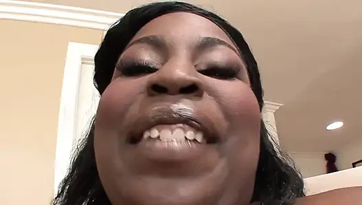 Cewek semok kulit hitam di-gangbang habis-habisan sampai dicrot di muka