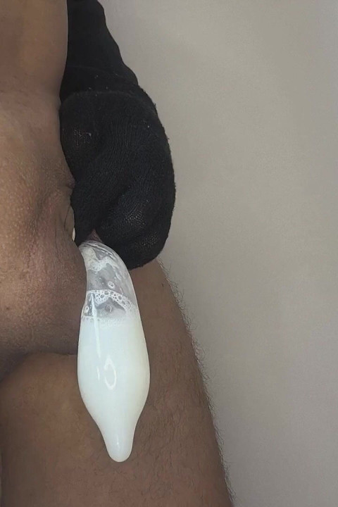 Diferença de tamanho entre o pau do amigo e o pau do amante. Ela gosta do pau pequeno!