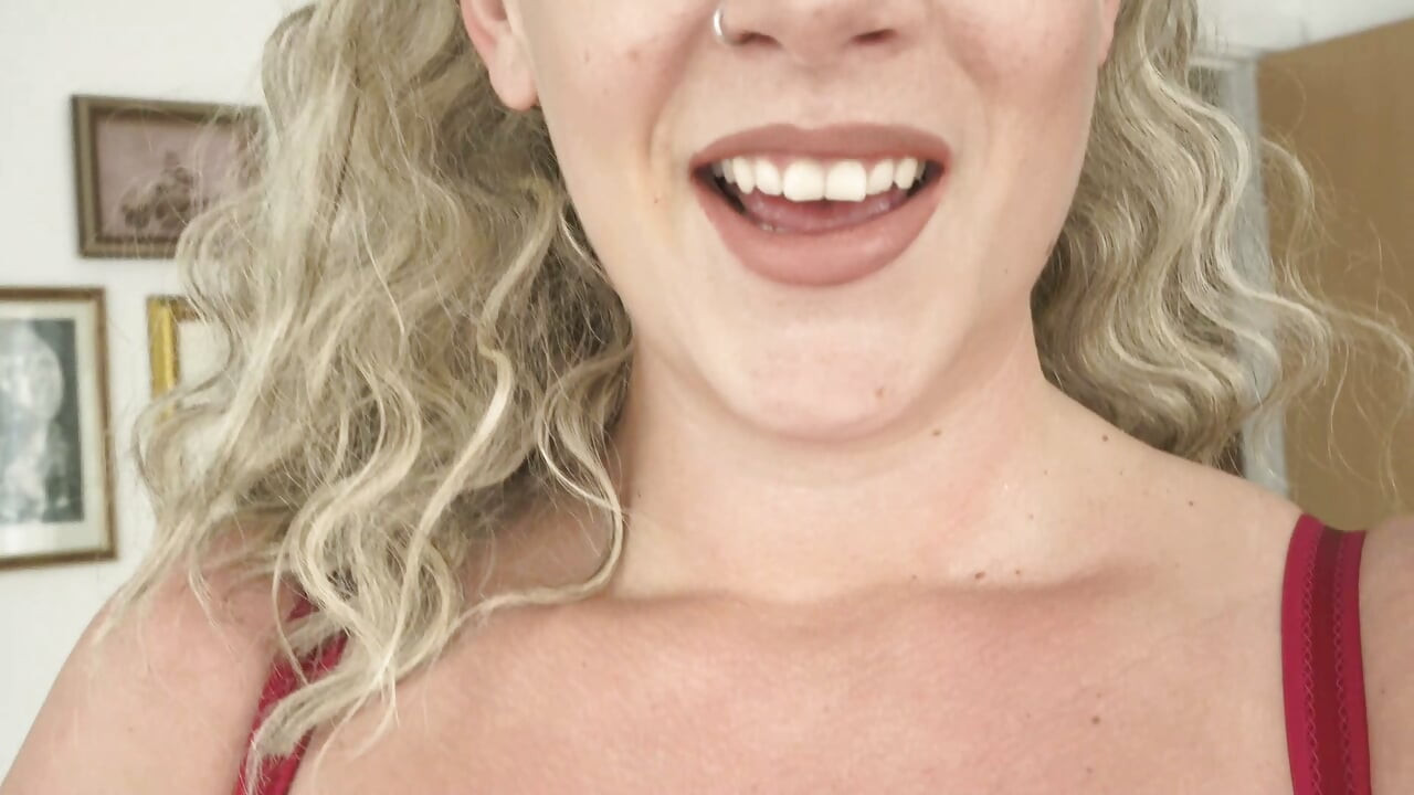 Giantess Sets a Tiny Trap