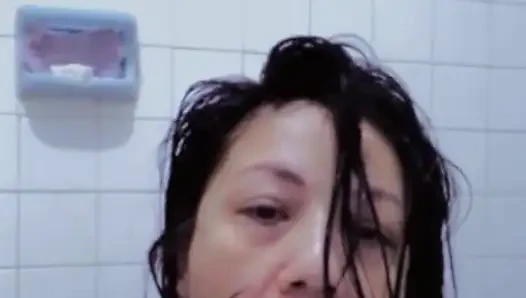 Lagi asik main sama dulceivanka di kamar mandi