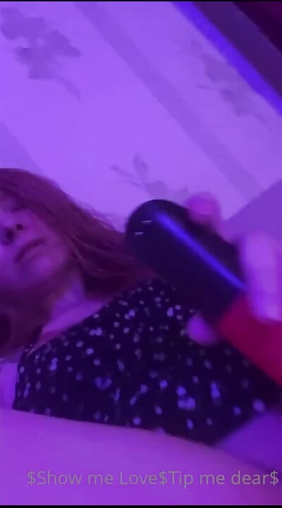 Digitación dulce coño y sonriendo, belleza quiere sexo contigo