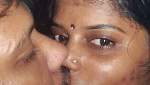 Une femme mariée indienne embrasse son cul