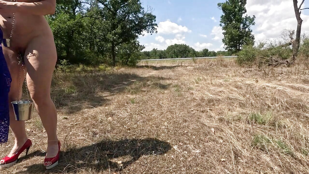 Escrava Tich se mostra para os fãs