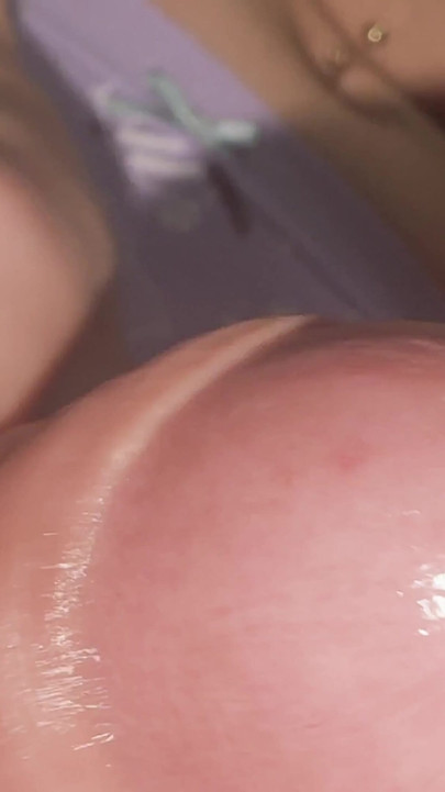 Jerk of my virGIN styvbror - hans första avrunkning han är så blyg (lägg till mig gratis nakenbilder) | Klippa 1