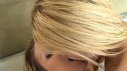 Dua cewek nakal ini dientot habis-habisan sama kontol besar sampai mengerang keenakan