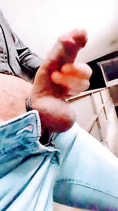 Slutboyben CAM4 性感色情明星Exhibitionist Benjamin在公共场合暴露