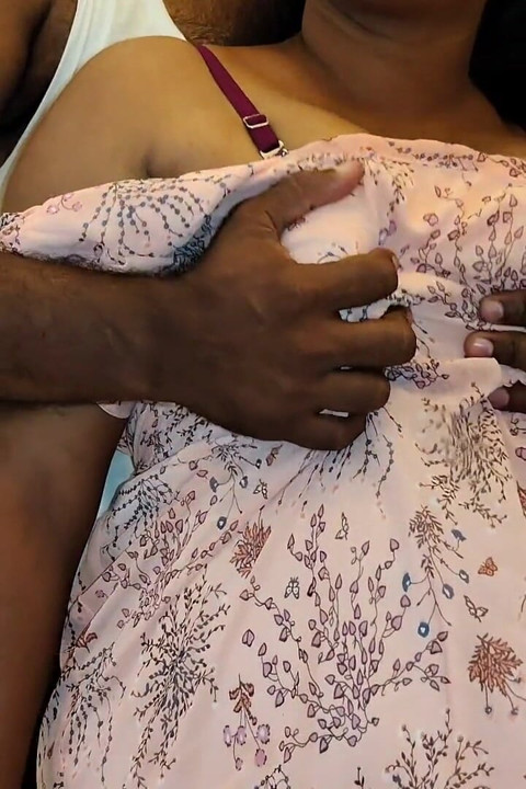 Housewife Aunty