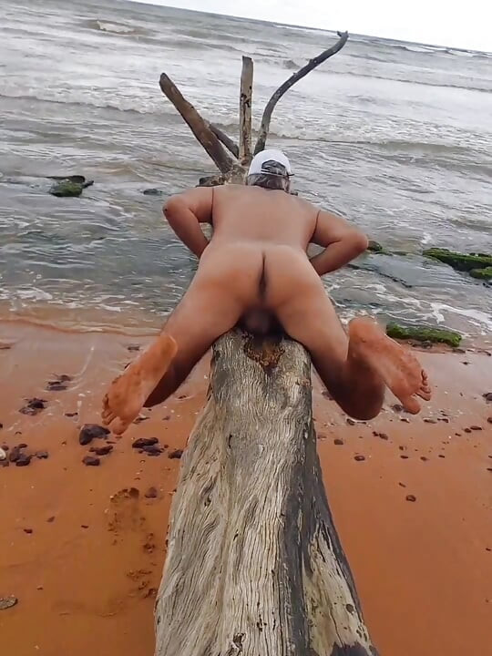 Naked ladysilva on the beach showing off her hot ass