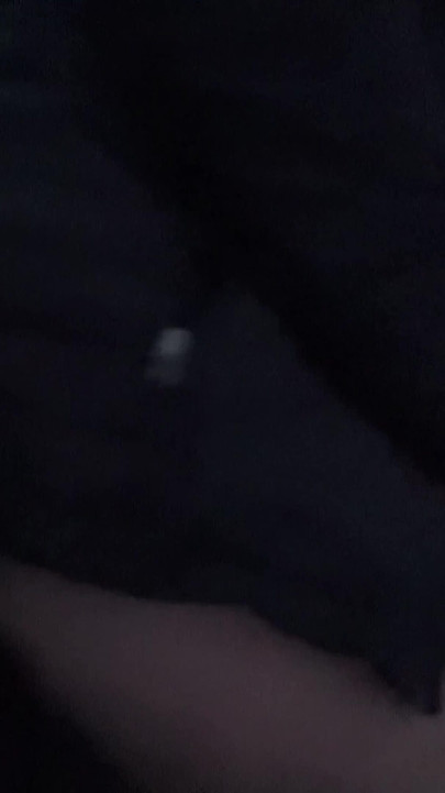 สาวนอกอาคารเกือบถูกจับได้ว่าควยแข็งในหิมะ คลิป 2