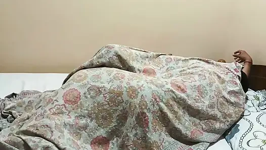 Desi Kamla Bhabhi Mornig Hot Fucking and creampie Pussy on Bed