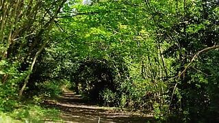 Maidstonenakedman ormanda çıplak sopalıyor