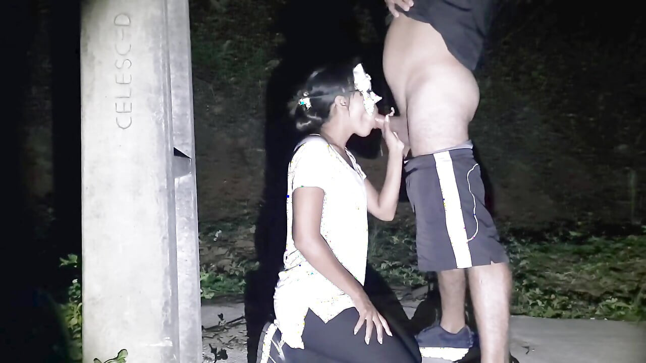 Profissional Do Sexo Anal Dando O Cú Por 20 Dólares