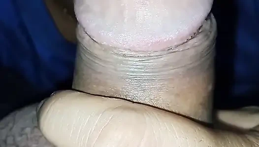 Ayah, beri aku susumu! Saya mengisap penis berbulu ayah saya sampai dia ejakulasi dan saya bisa menelan semua susu panas