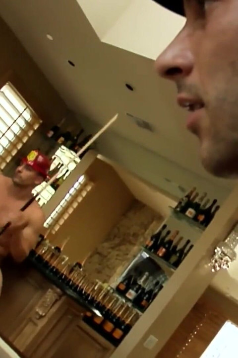 Olgun bronzlaşmış sürtük tüm ıslak deliklerini döllemeli grup sekste sert sikiyor