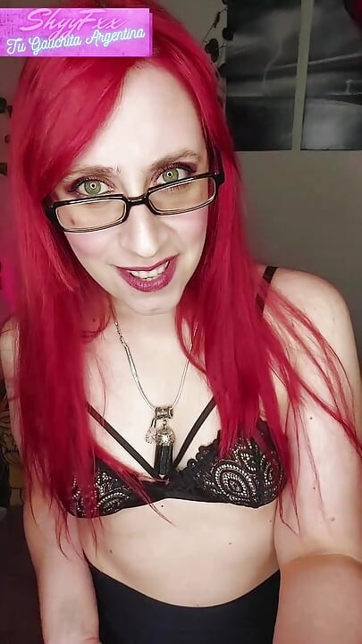 Your spiteful SECRETARY gives you A LEG to all day!!! Roleplay Argentina