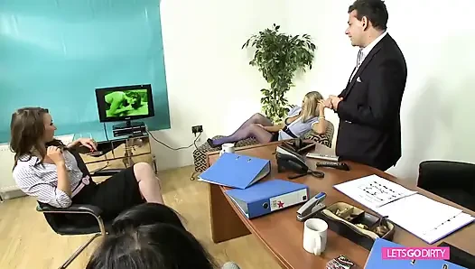 Sekreter kızlar patronla edepsiz oyunlar yapmayı seviyor