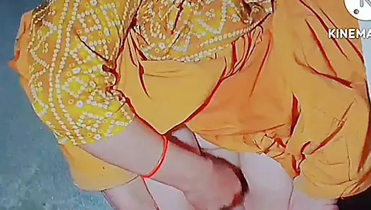 Istri yang kecanduan memamerkan tubuhnya dan dalam adegan masturbasi yang keras saat dia membelai lubangnya yang basah, semua dalam solo yang berharga