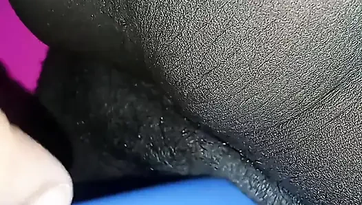 Mainin memek pakai vibrator