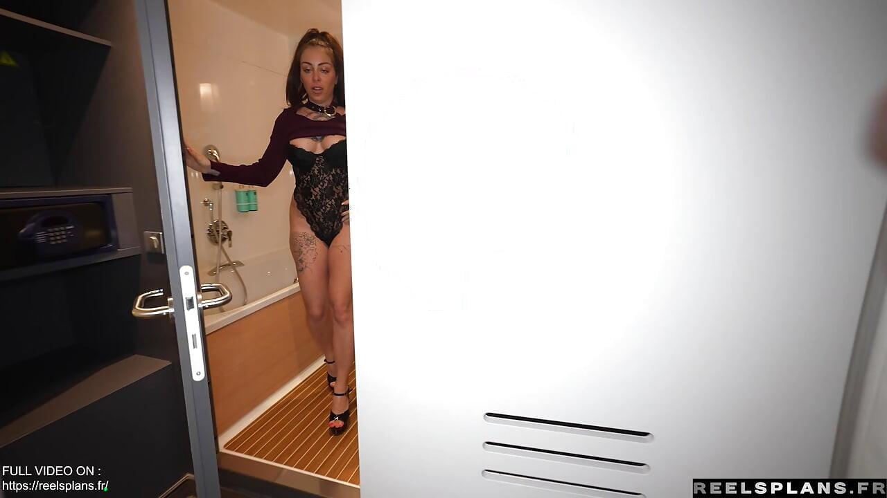 Czech tourist with perfect ass gets anal fucked by her hotel manager to extend her stay !!