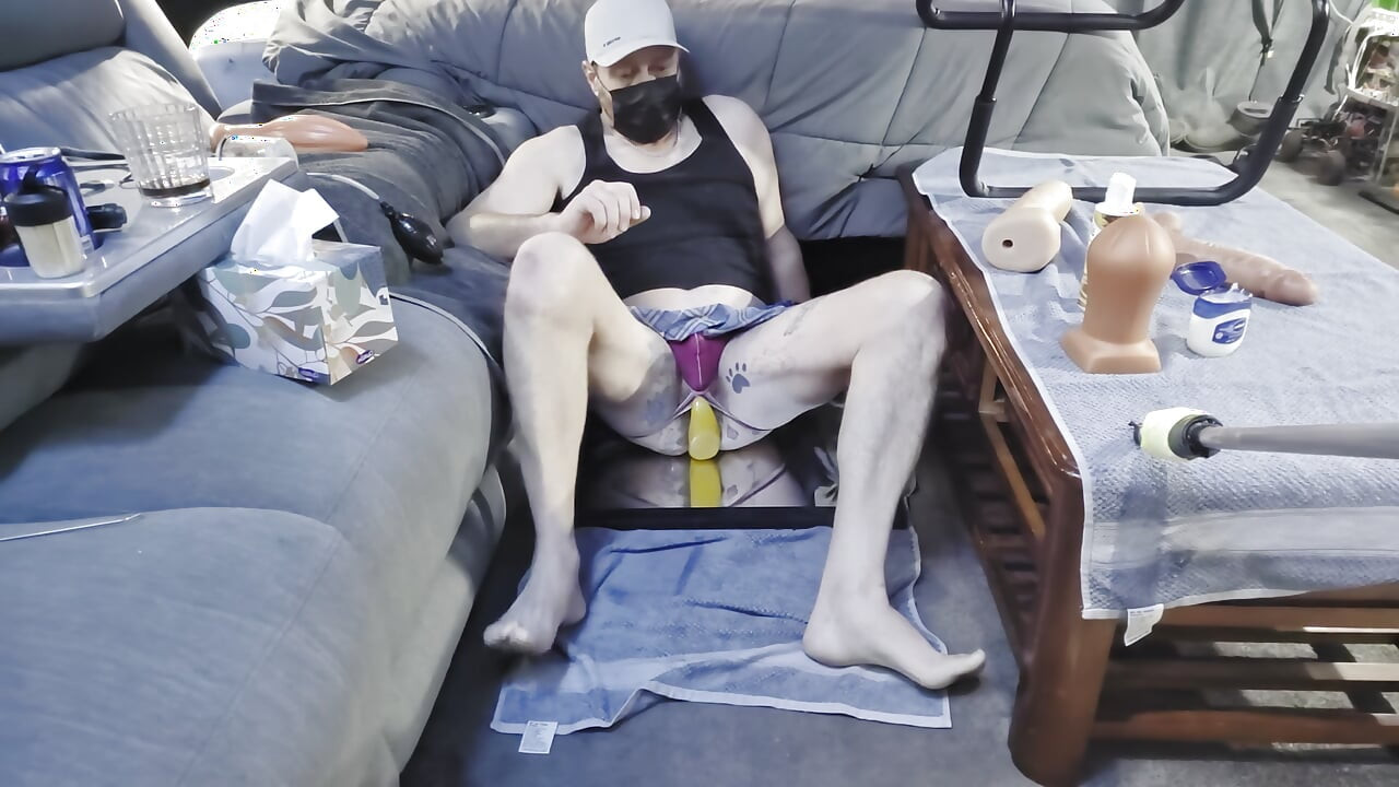 Ryan743 seggribanc nagy dildón ugrál