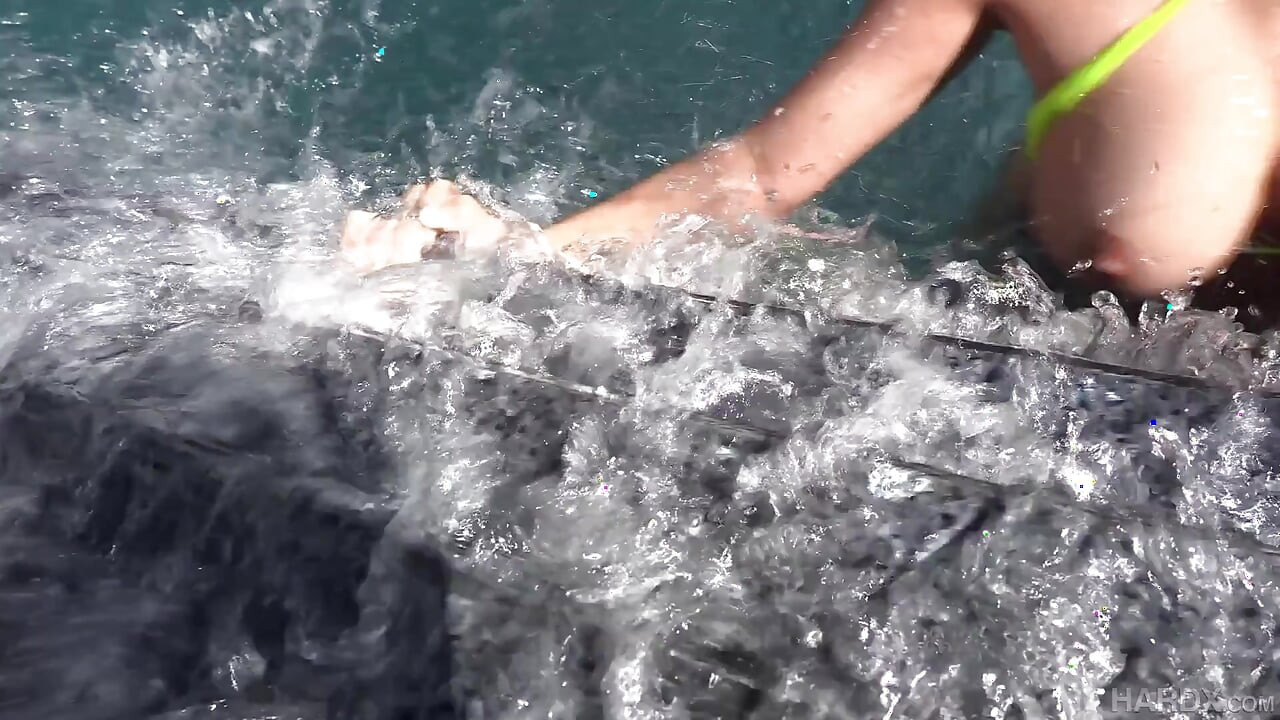 HardX - 大きなおっぱい赤ん坊tittyfucked&砲撃