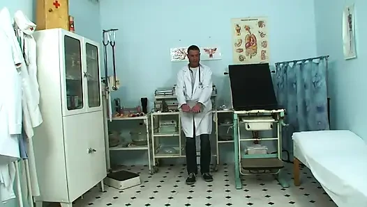 Jennifer gets wet at her doctor's and lets herself be fucked on the patient's bed