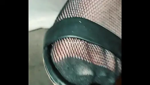 Semua kakimu seperti suami yang menyukainya