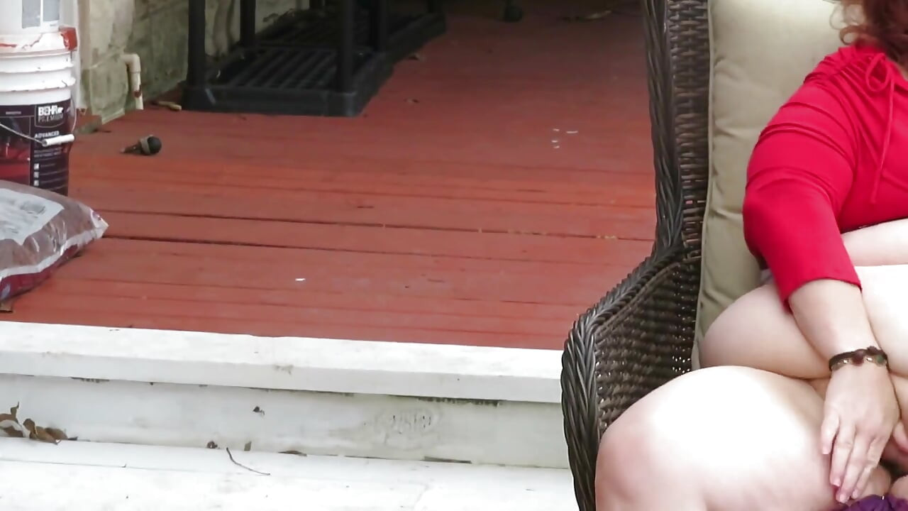 Ω διασκέδαση στην αυλή μου με τις νέες μπότες μου κάνοντας ένα κούνημα λεία και