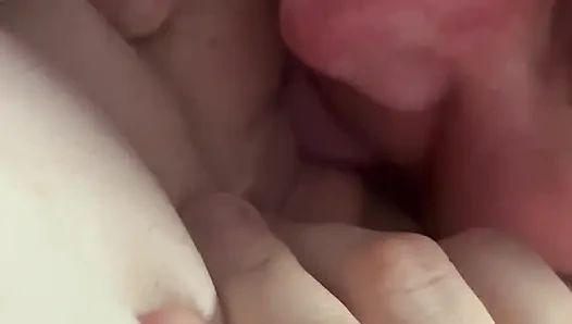 Облизывая, пока не кончит. Я даю им распылить в конце, чтобы быстро попробовать