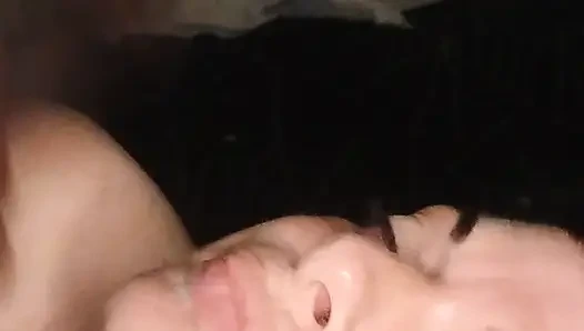 Она обожает сосать и трахаться с большим черным членом