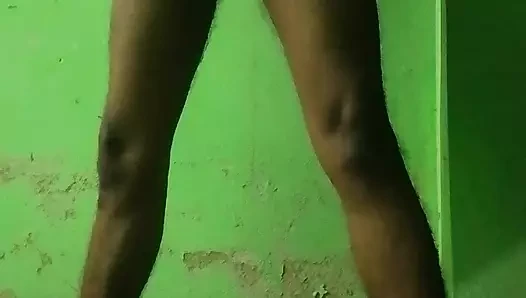 Yağmurlu bir günde mastürbasyon yapıyor ve deney yapıyor