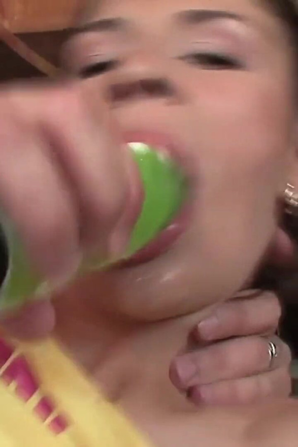 Peitos flácidos batem anal a cada foda