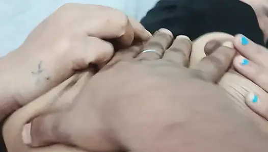 Dost ki biwi ghar pe akele gulabi panty me